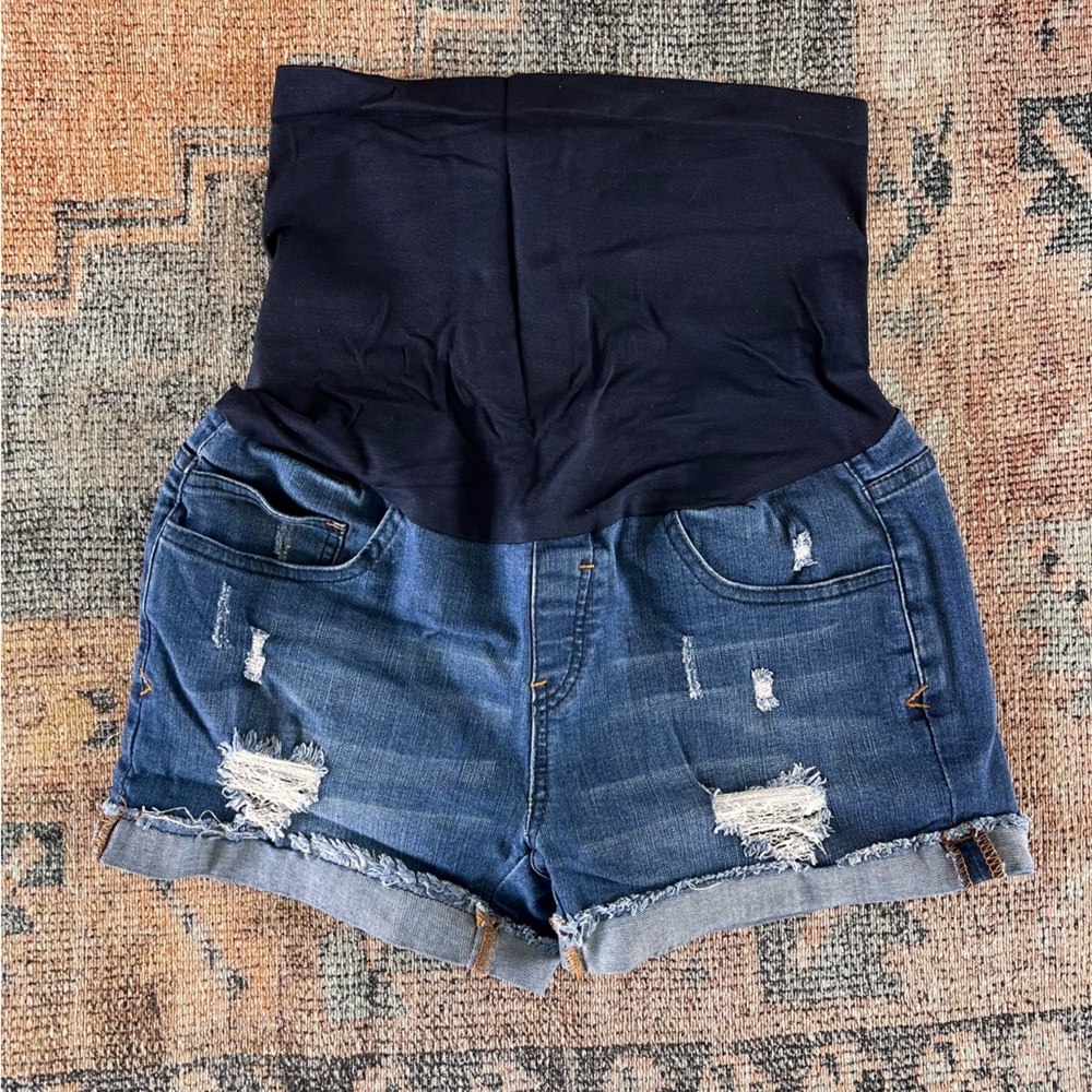 What’s kickin maternity shorts